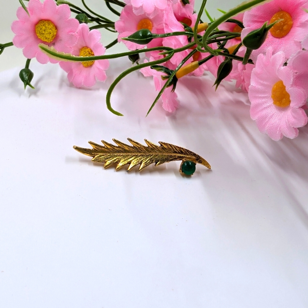 Cute Minimalist Design Leaf Brooch with Genuine Stone Accent